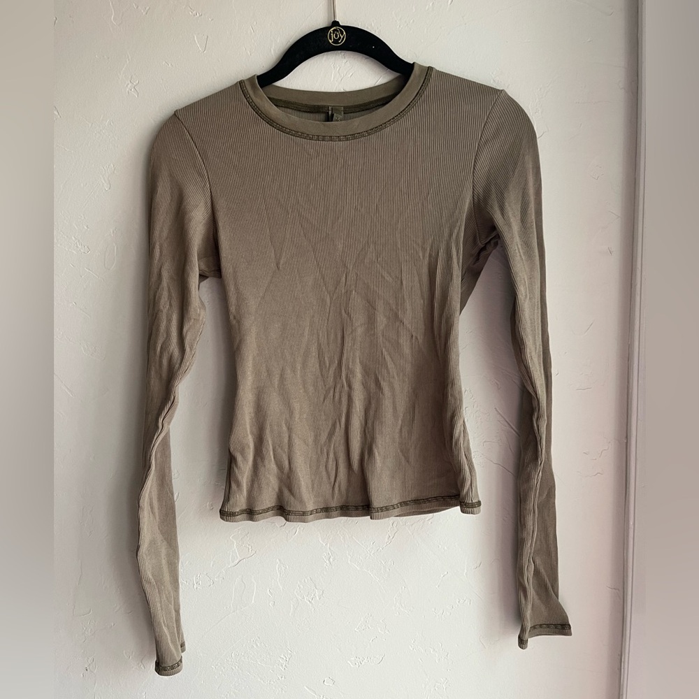 ✨NEW SKIMS COTTON JERSEY RIB LONG SLEEVE SHIRT IN ARMY M
